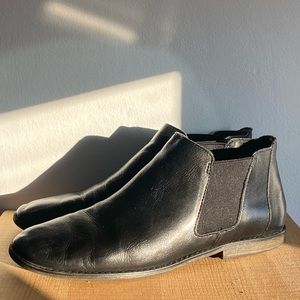 Kenneth Cole Leather Chelsea Boots